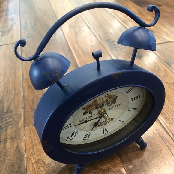 Cute Retro Navy Blue Clock With Flowers - Picture 2 of 9